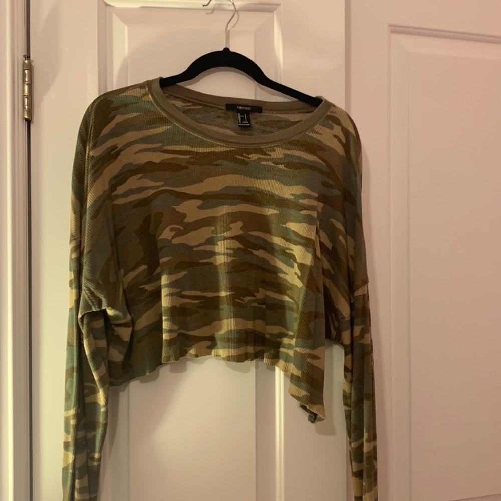 Camouflage Forever 21 Longsleeve Crop top